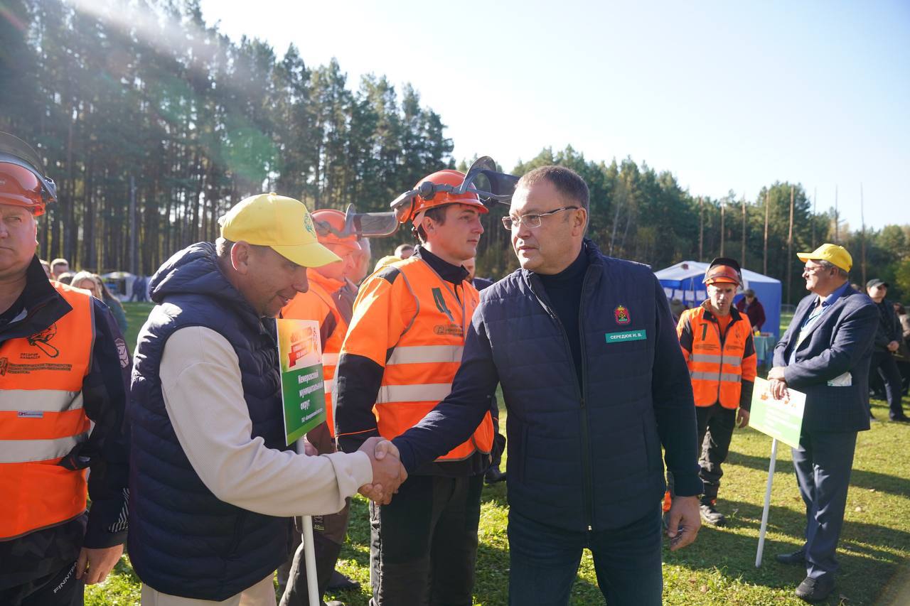 Илья Середюк поздравил работников лесного комплекса с профессиональным праздником
