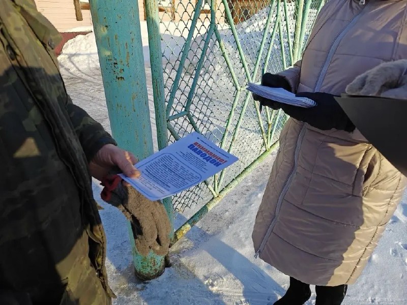 Сотрудники управления ГО и ЧС проводят подворовые обходы населения в пгт. Рудничный