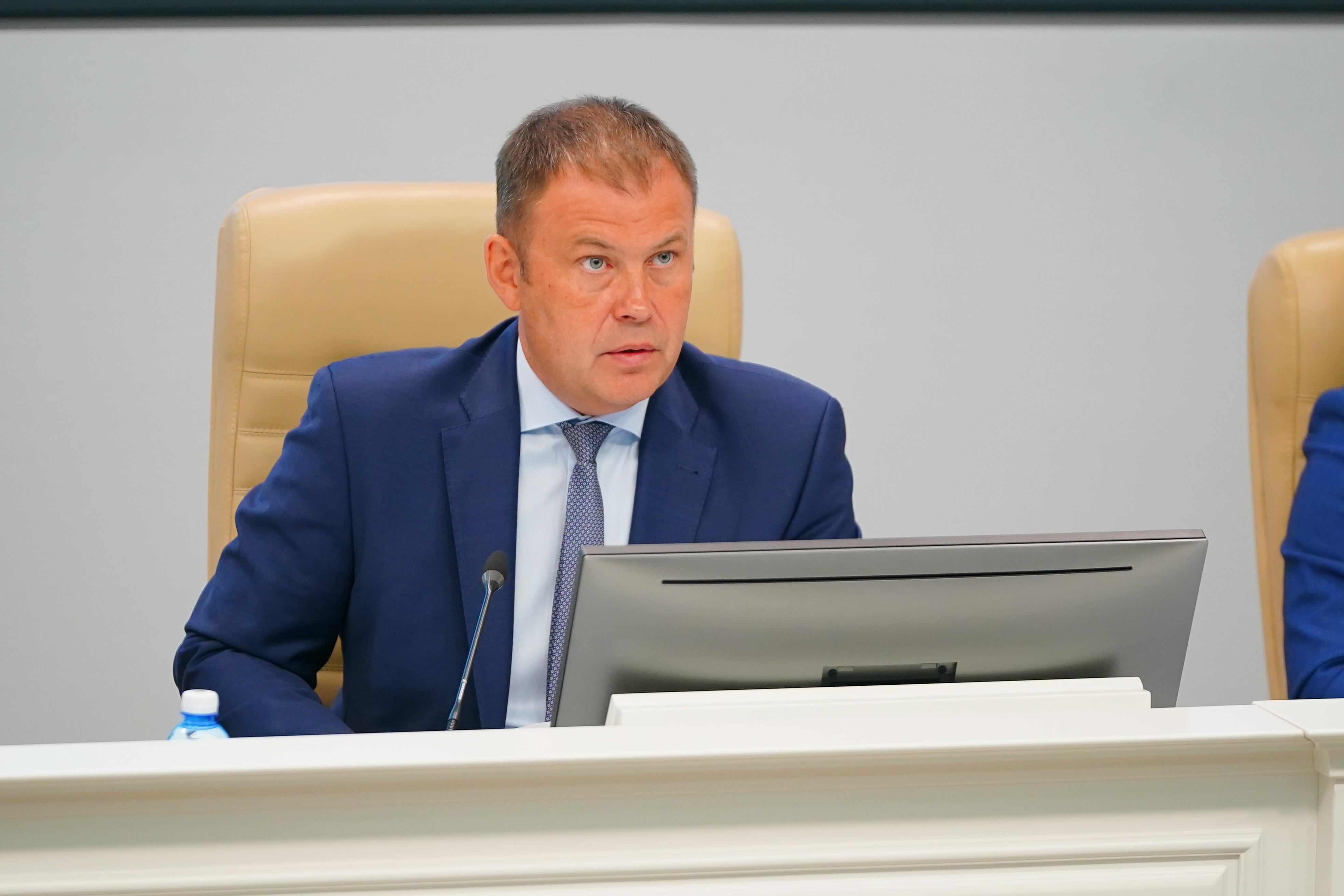Илья Середюк поручил проверить готовность школьных автобусов к учебному году
