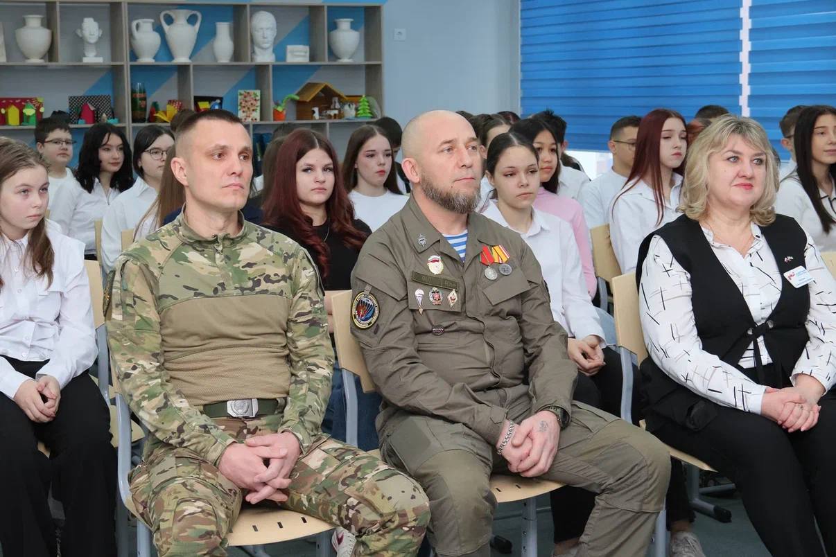 В преддверии Дня защитника Отечества в школе №8 для учащихся показали документальный фильм «По праву памяти». В преддверии Дня защитника Отечества в школе №8 для учащихся показали документальный фильм «По праву памяти».